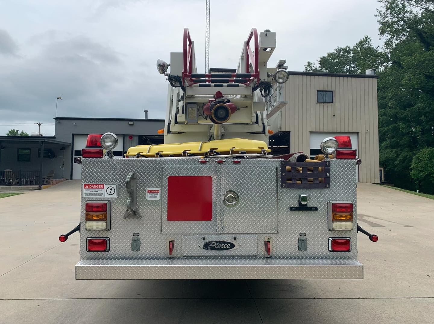2004 Pierce Dash 100' MidMount Quint Used Truck Details